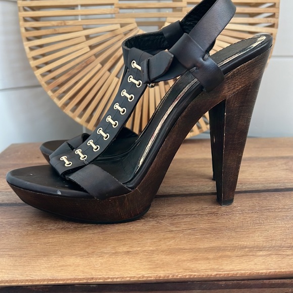 Burberry brown leather studded T-strap sandal - Picture 9 of 17